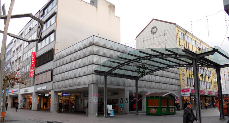 Architektonischer Einladungswettbewerb zum Neubau eines Bankgebäudes auf dem innerstädtischen Grundstücke Bahnhofstraße 68 in Saarbrücken. Im Auftrag der PSD Bank RheinNeckar Saar eG, 2011/2012.